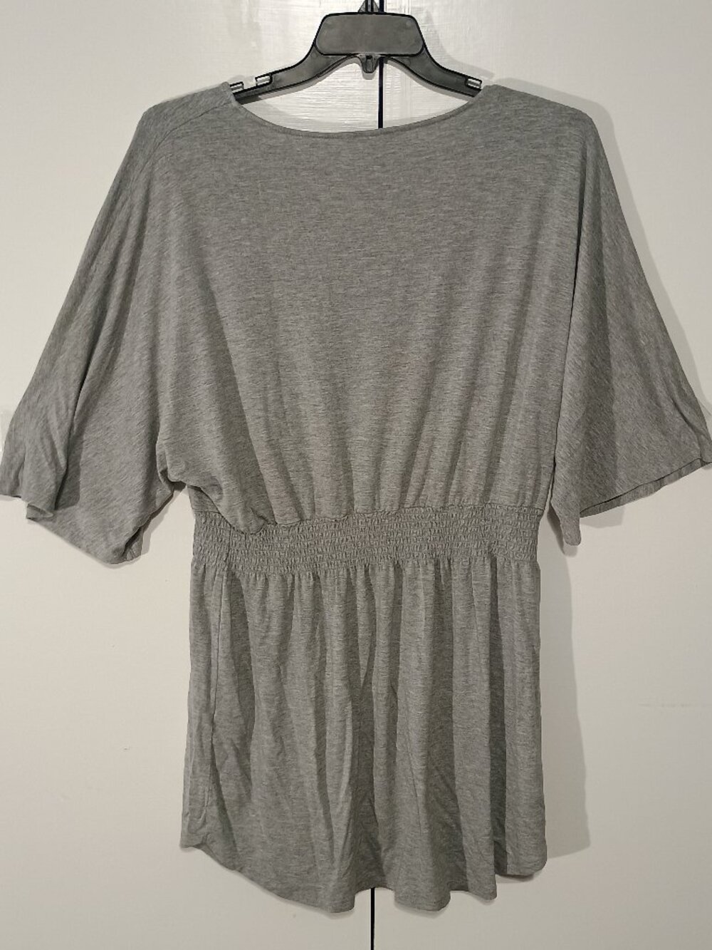 Serra Gray V-Neck Smocked Empire Waist Top XL 16/18 Flutter Sleeve Tunic - Picture 3 of 6